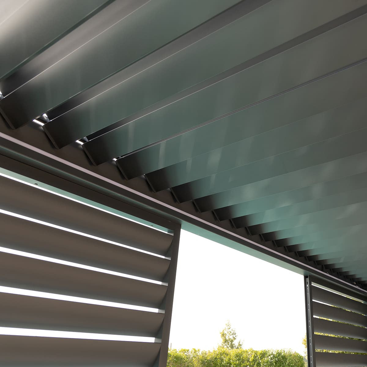 Maze Eden Pergola Aluminium Square 40x40 / Louvre Wall 4m / 3x Blinds With Louvre's Open-Better Bed Company