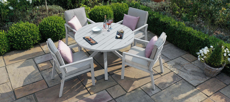 Maze New York 4 Seat Round Dining Set