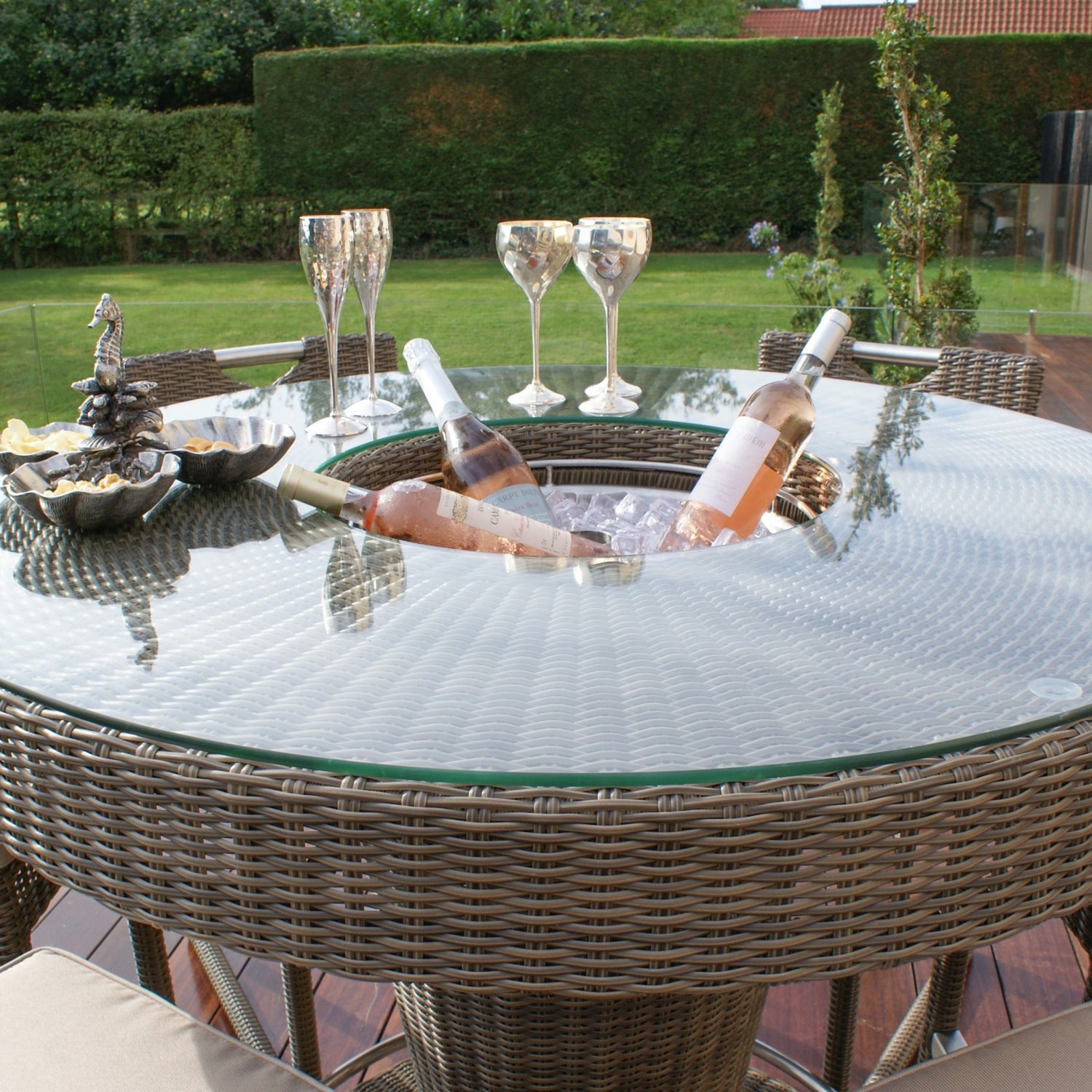 Maze Rattan Winchester 6 Seat Round Bar Set With Ice Bucket